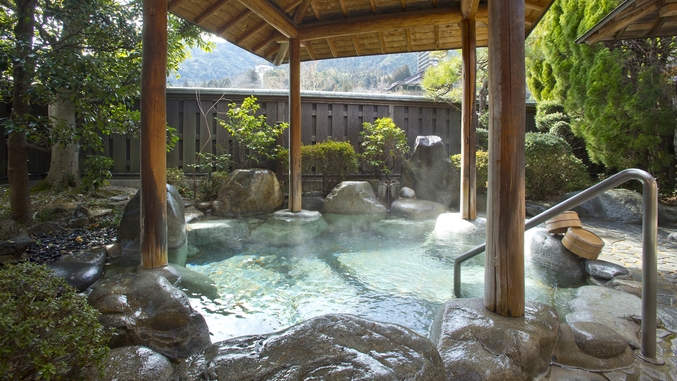 【飛騨牛極めるA】A5飛騨牛たっぷり150ｇ溶岩石でジュ〜♪トリュフ塩や山葵で味わい変えて口福に浸る