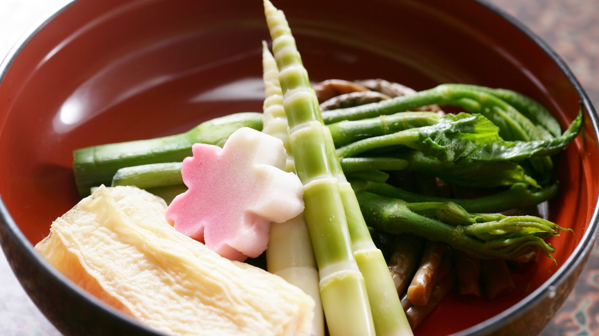 *【山菜の盛り合わせ】数種の山菜を贅沢に盛り付けました。