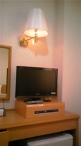 客室の液晶テレビとブランケット
