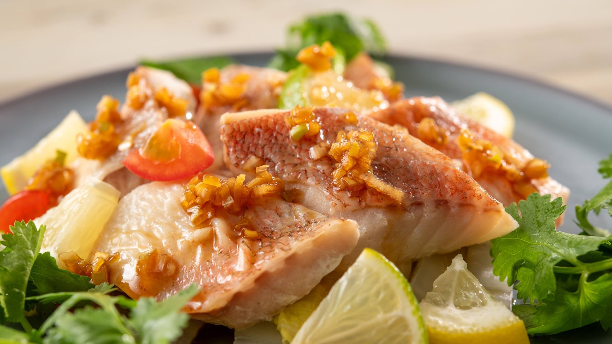 白身魚の野菜蒸しハワイの醤油フリフリソース（春メニュー）