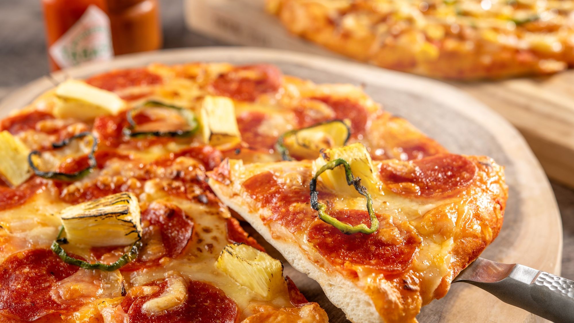 【もちもち感が際立つ自家製アメリカンピザ】2026年夏ディナーメニュー