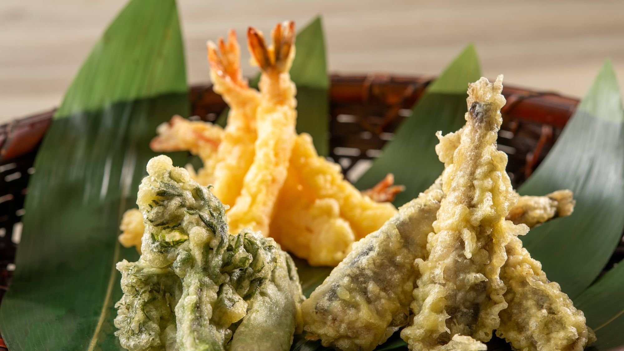 天麩羅盛り合わせ海老 タラの芽 目光（春メニュー）