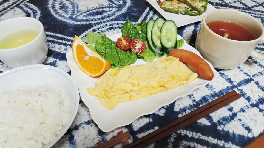 *【朝食一例】オムレツ（卵焼き）をメインとした和洋朝食5～6品をご用意！