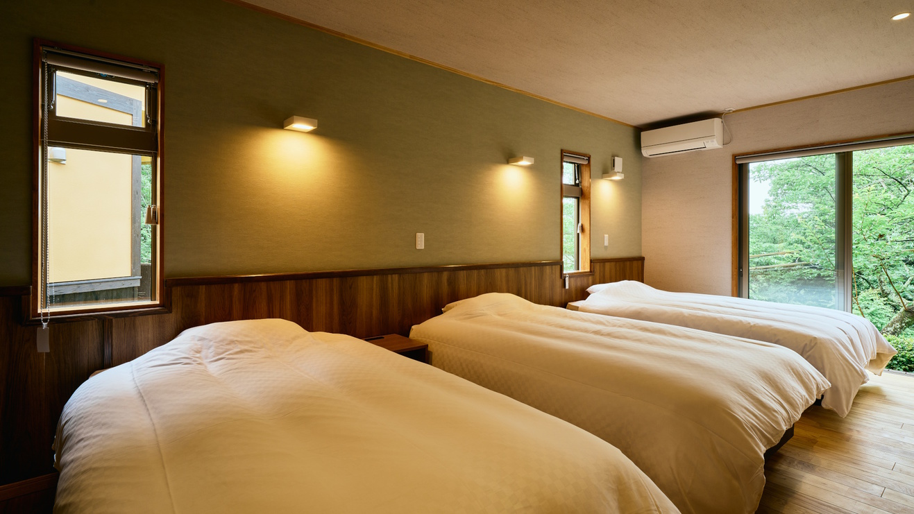【別邸さくら／洋室一例】 ベッドルーム。シモンズ社のベッドで快適な睡眠をお約束。