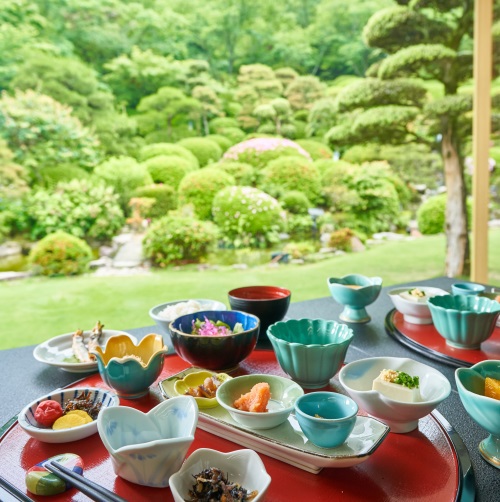 【朝食】庭園を眺めながら爽やかな朝食をお召し上がりください。