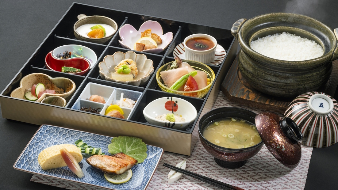 【夜は自由・朝は贅沢】地元食材の和朝食付き☆冷蔵庫フリードリンク｜朝食付きプラン