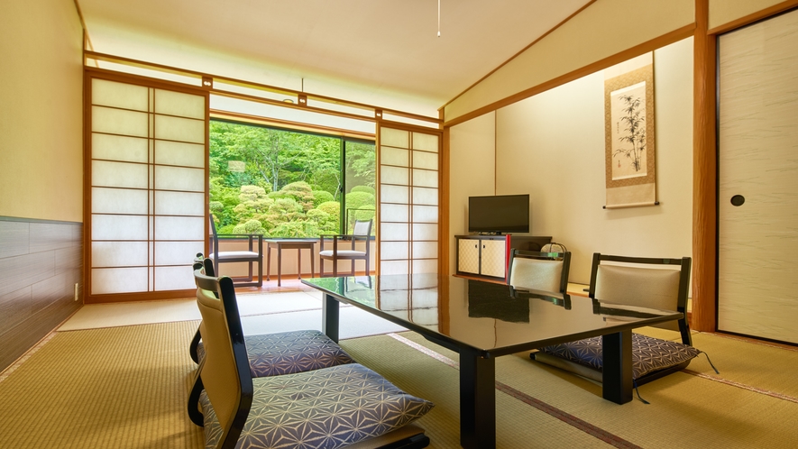 【客室/一例】1350坪の日本庭園を眺めながら、ゆったりとお過ごしください。