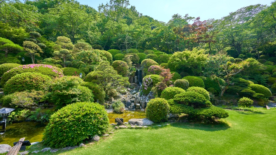  まるで絵画の様な日本庭園が目の前に広がります。