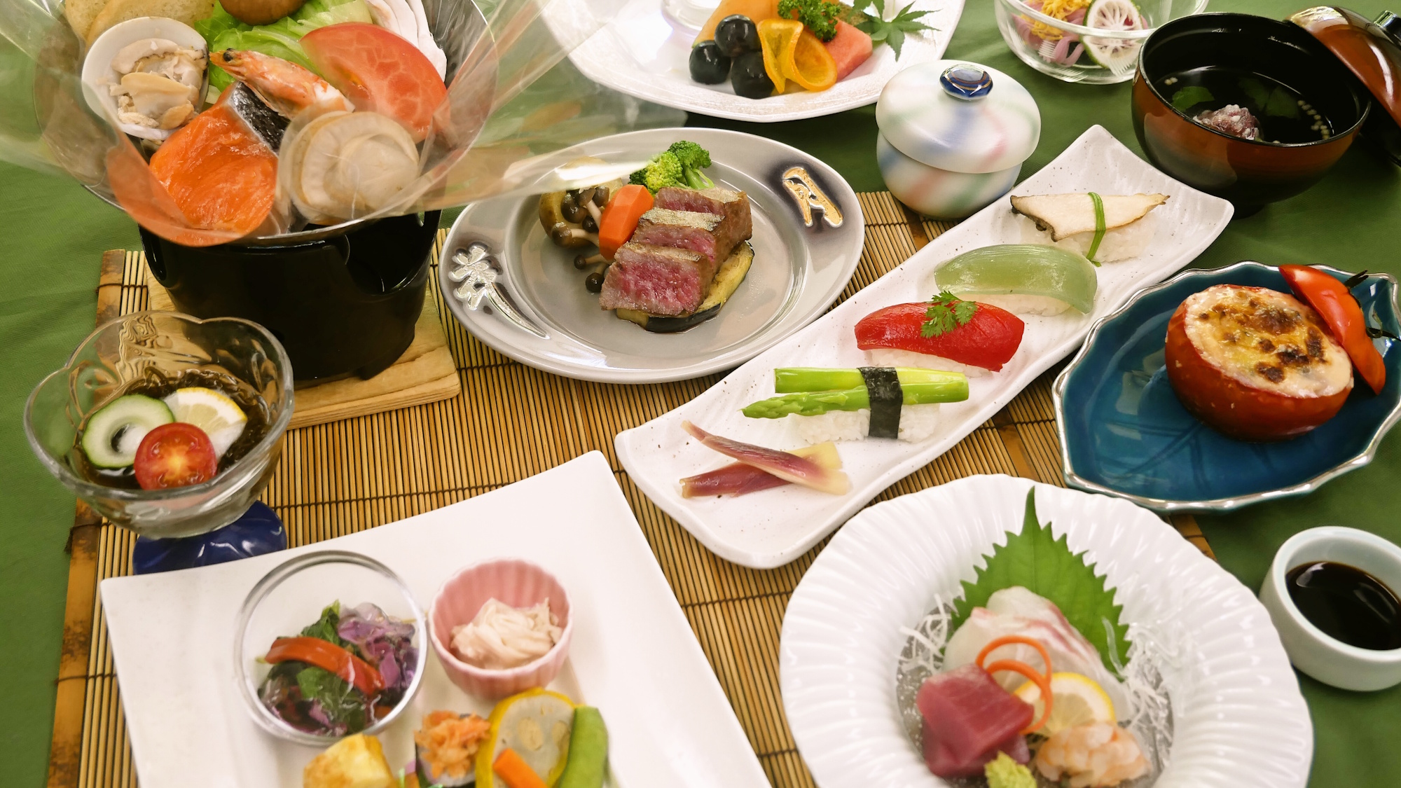 楽しく華やかな【レディース会席】。仲間との会話も弾みます。