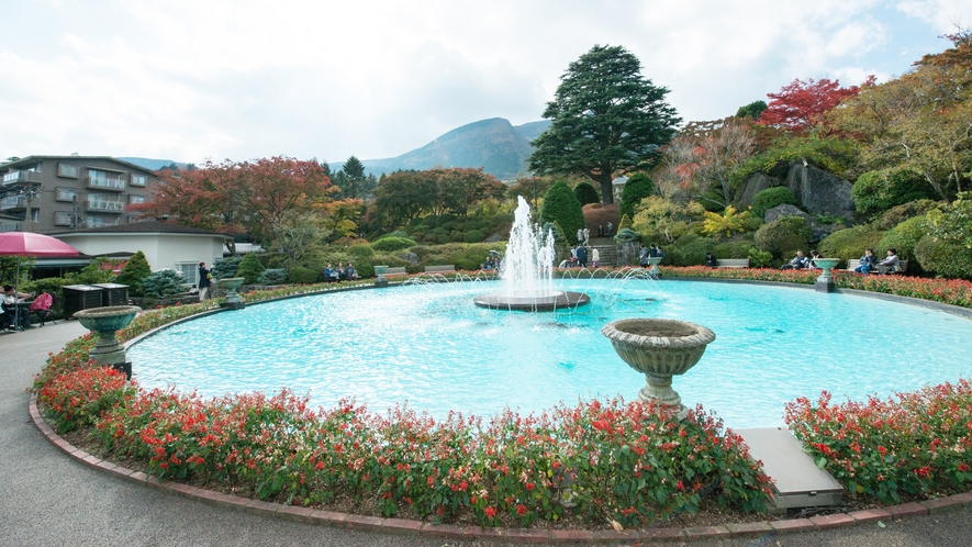 *強羅公園/シンボルの噴水。一年を通じて様々な花が咲く、花の名所として知られています。