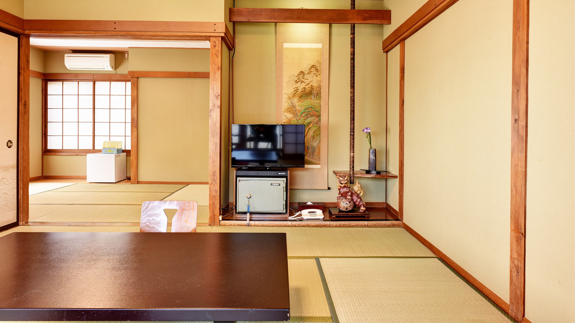 *和室8～10畳+次の間/6名様までご宿泊いただけます。ご家族やグループでご利用下さい。