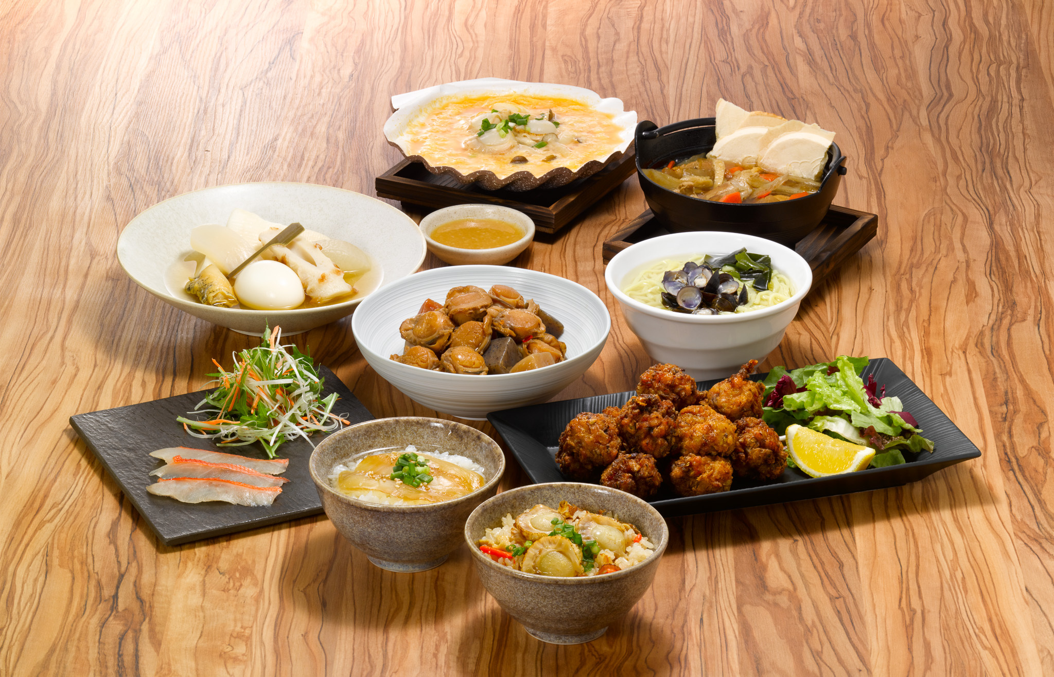 青森の旬を一皿に。生姜味噌おでんや揚げたてのいがめんち、十三湖のしじみラーメンをご用意しております。