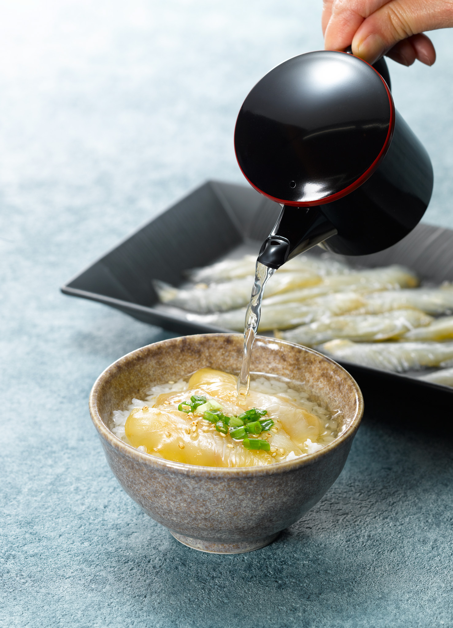 お出汁をかけて愉しめる、ひらめ茶漬けです。（メニューはお日にちによって変更となる場合がございます）