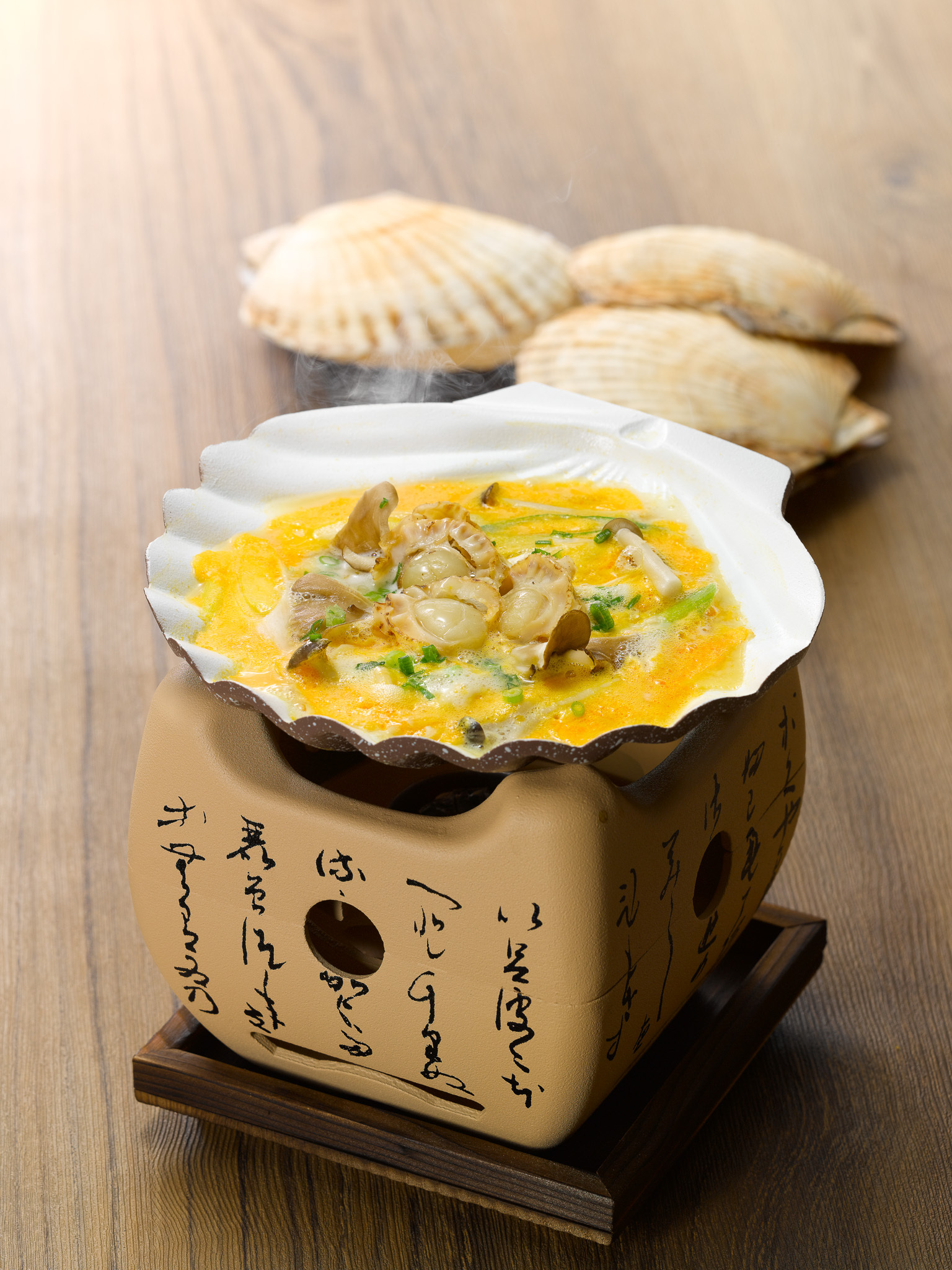 香ばしい匂いが食欲をそそる、貝焼き味噌です。（メニューはお日にちによって変更となる場合がございます）