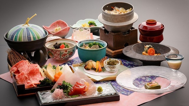 旬の地元食材をふんだんに使った，おすすめ「竹会席」プラン