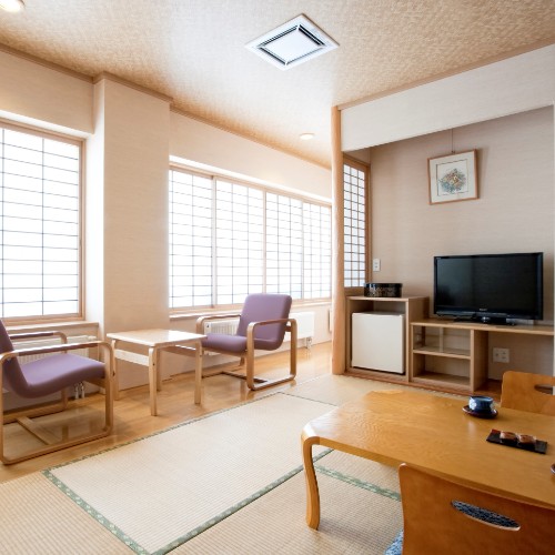 【8畳和室】クチコミでも好評のお部屋は、地デジ・ＢＳ放送開始に合わせて倍速液晶テレビを新設しました。
