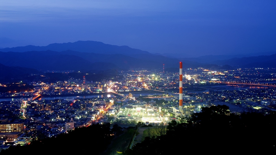 【愛宕山展望台】「愛宕山展望台から望む月」は日本百名月に認定されました。