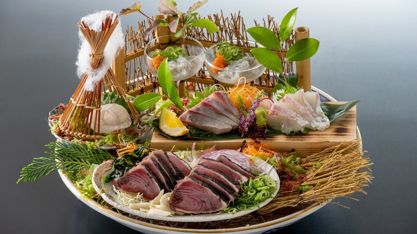 【旬彩物語／雪見コース】黒毛和牛によさこい尾鶏やどろめ、カンパチ旬魚などのお刺身、皿鉢料理を堪能！