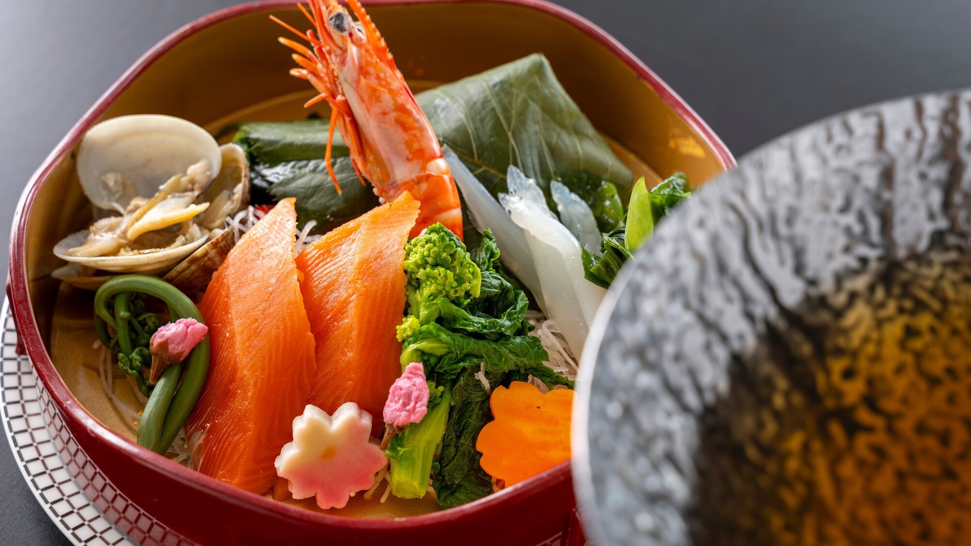 【旬彩物語／朧月コース】ぷりぷりの伊勢海老姿造りや四万十牛希少部位の食べ比べなど匠の技で綴る土佐の春