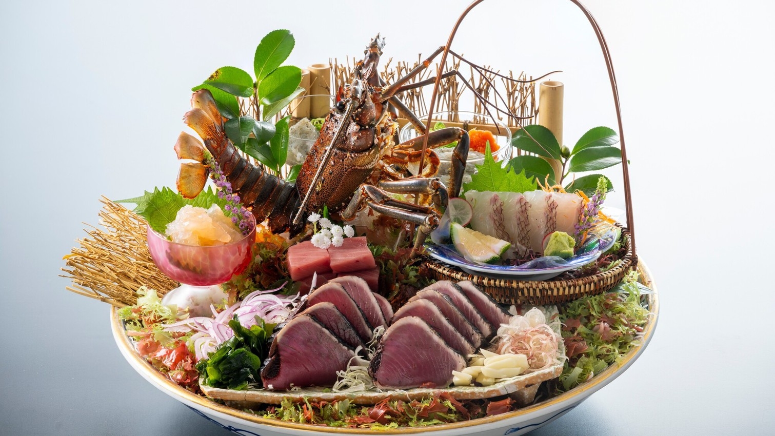 【旬彩物語／朧月コース】ぷりぷりの伊勢海老姿造りや四万十牛希少部位の食べ比べなど匠の技で綴る土佐の春