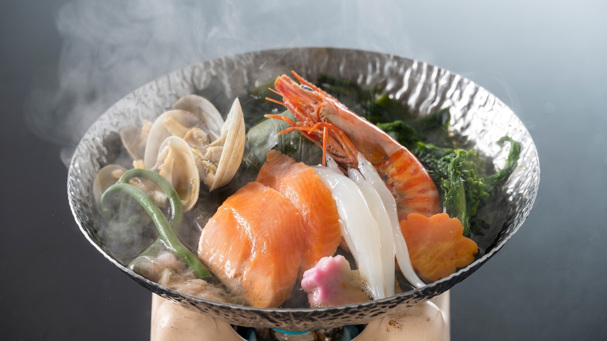 【旬彩物語／朧月コース】ぷりぷりの伊勢海老姿造りや四万十牛希少部位の食べ比べなど匠の技で綴る土佐の春