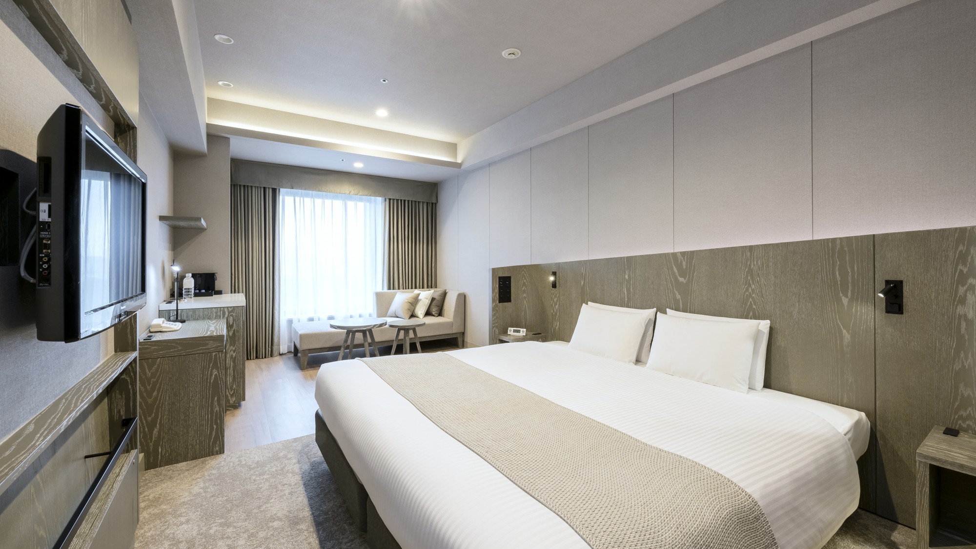 デラックスキング/30平米<ソファベッド/ユニットバス>