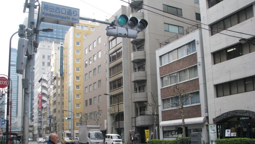 【神田駅よりホテルまで②】商店街を抜けるとこの通り 