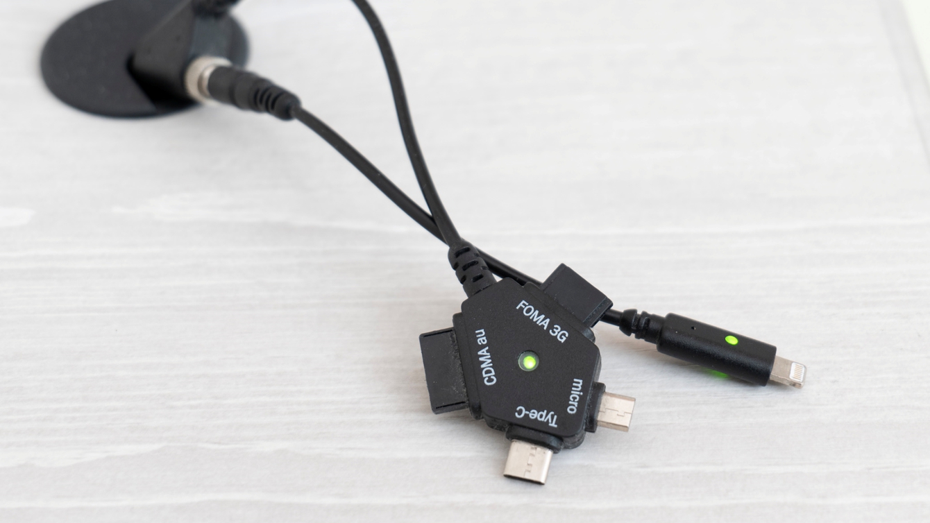 様々な機種に対応したマルチ充電器　※タイプは異なる場合がございます