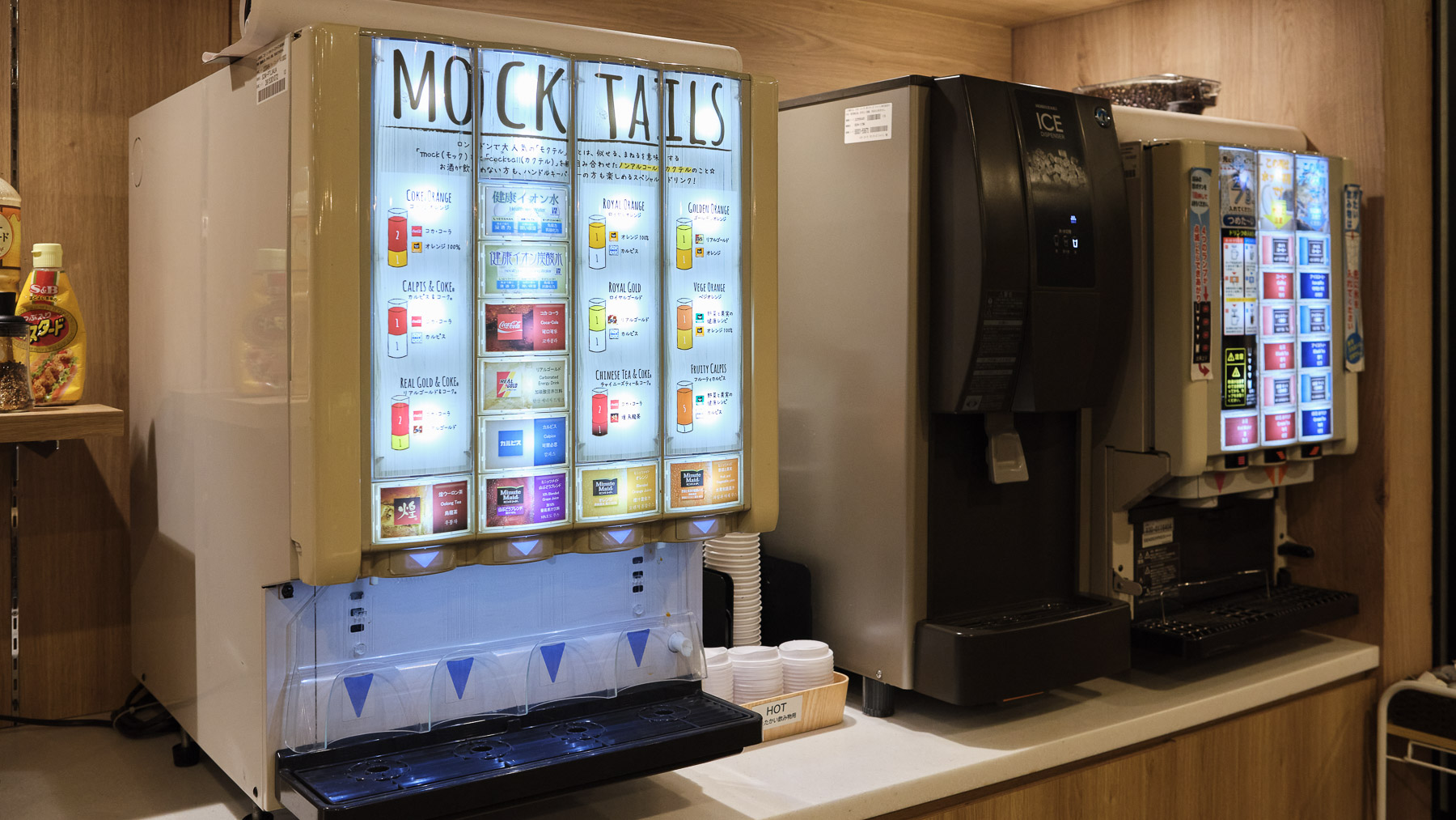 挽きたてコーヒーなど種類豊富なドリンクバー