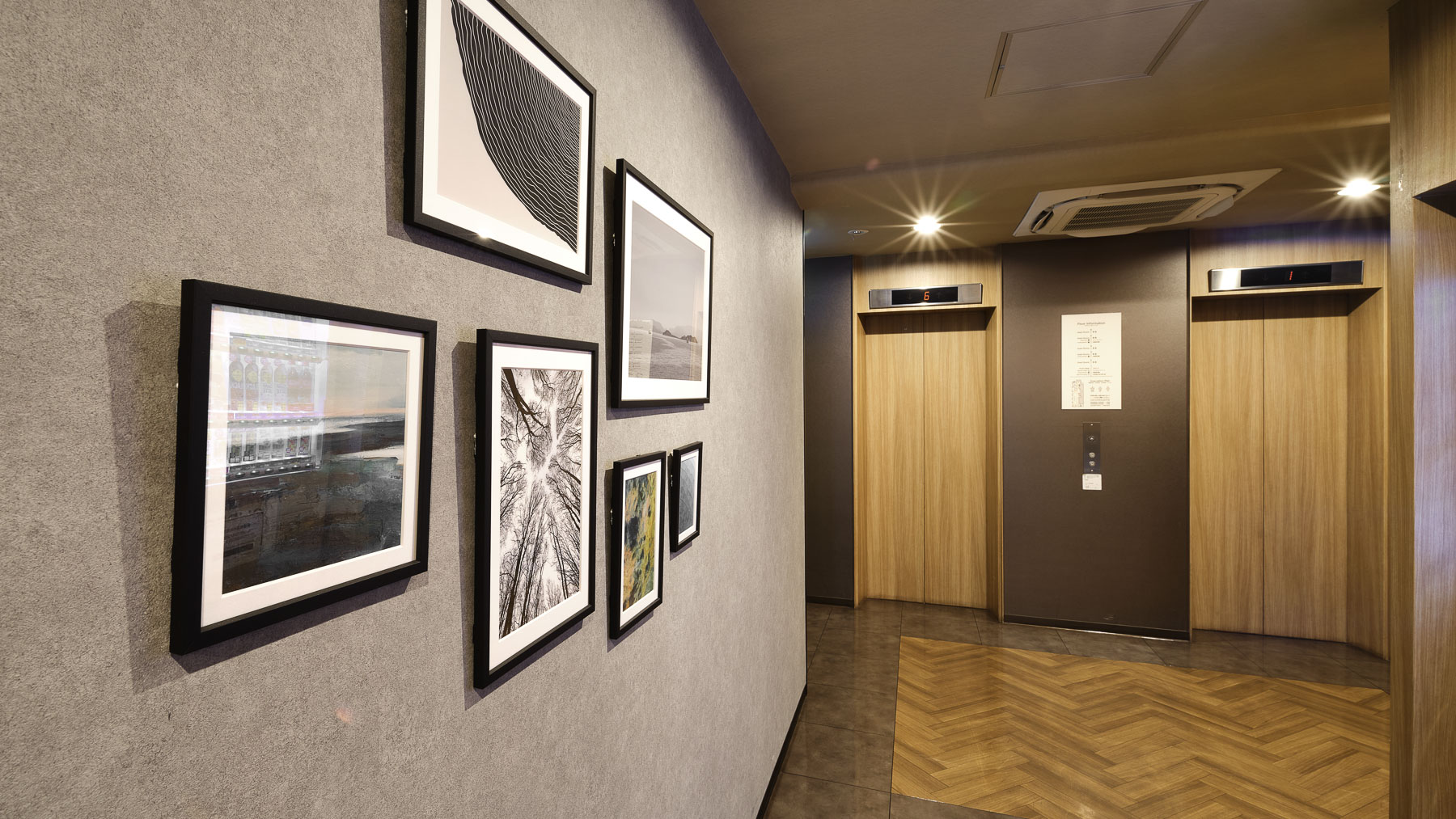 エレベーターは2機完備で待ち時間短縮