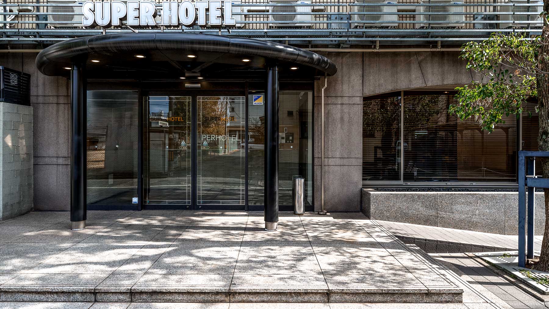 こちらからお入りくださいませ