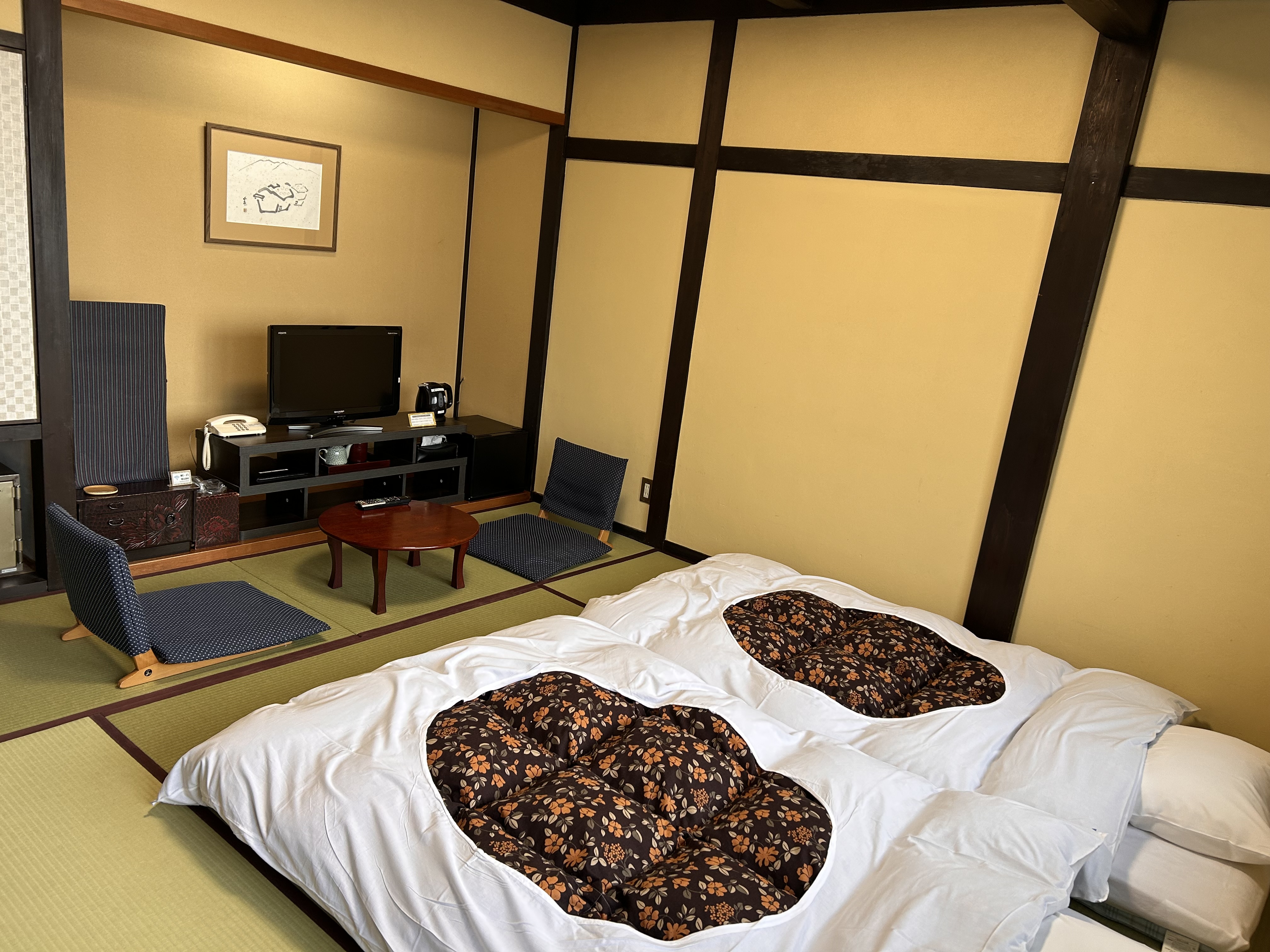 8畳部屋（1階と2階に各2部屋ずつ）