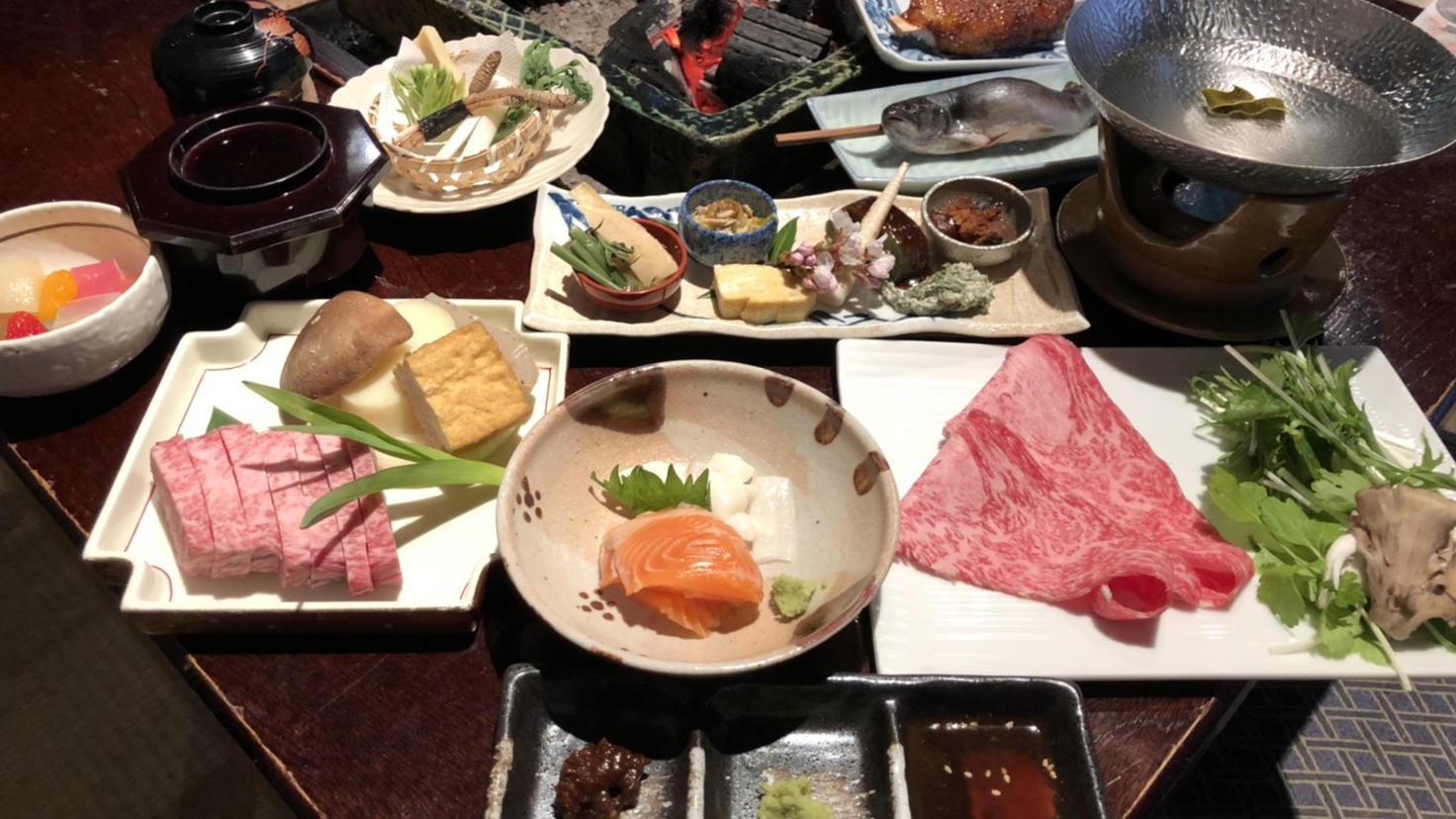 【A5等級飛騨牛≪囲炉裏炭火焼き＆しゃぶしゃぶ≫料理（写真はイメージ）