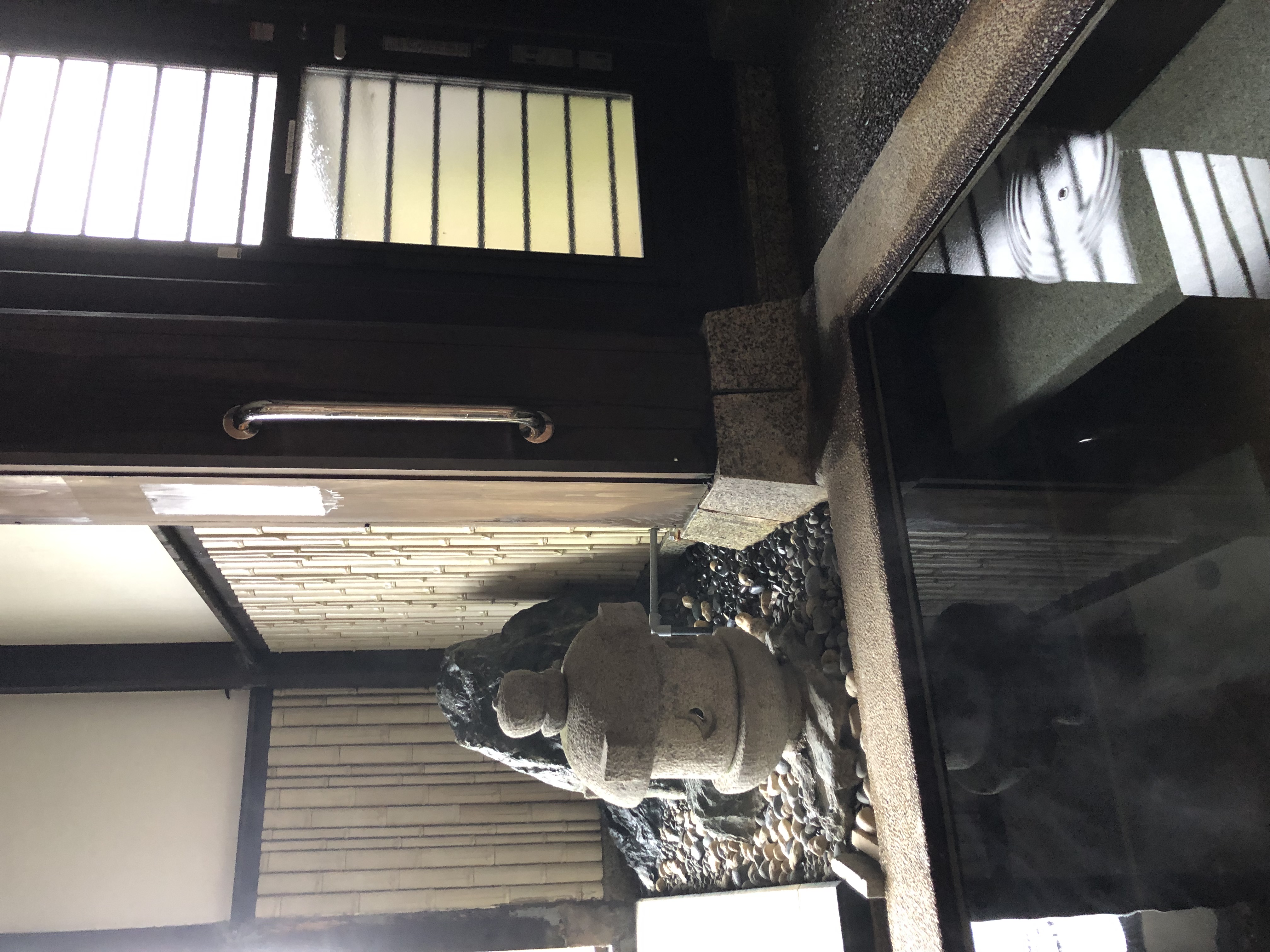 お風呂の中の手すり