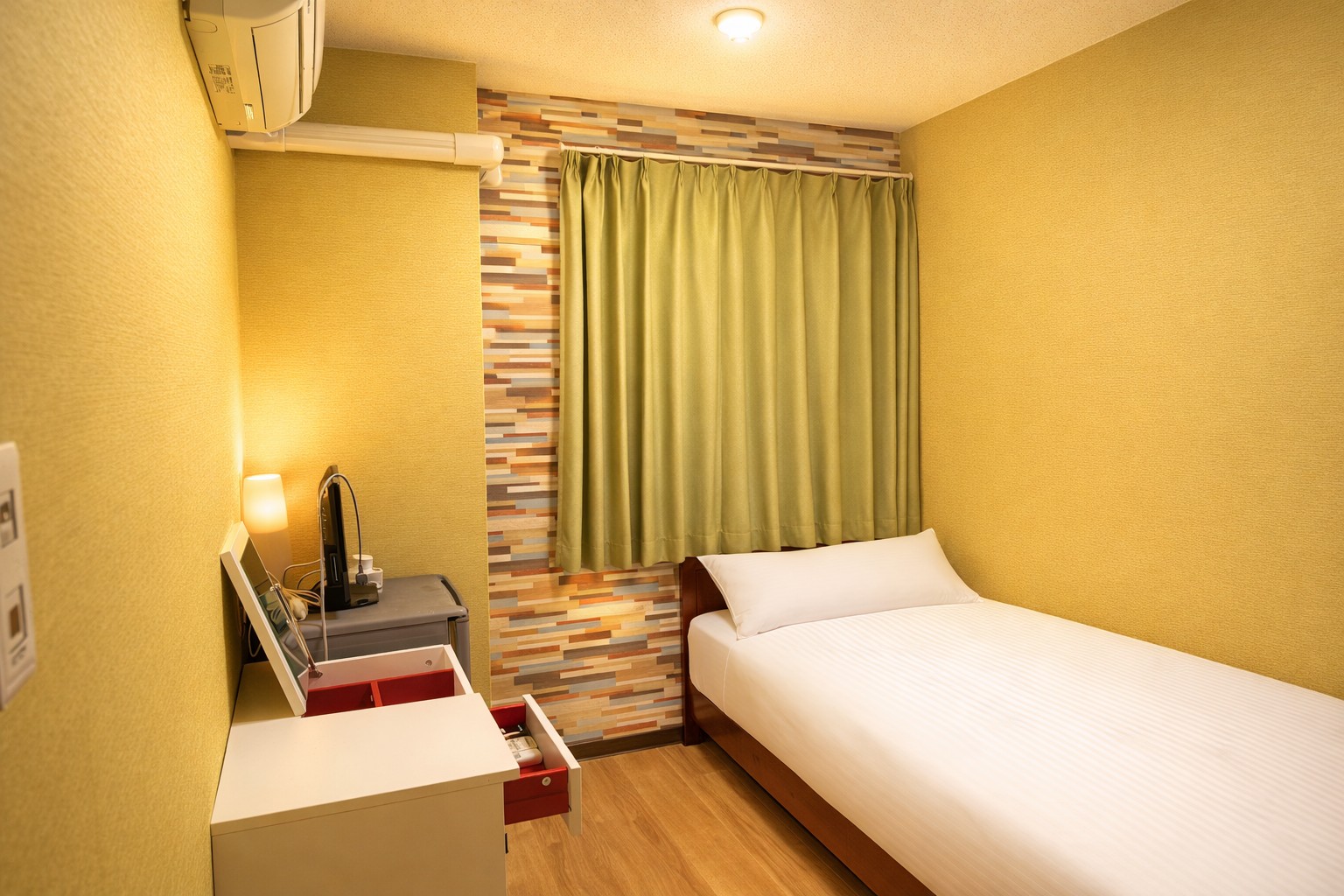 【禁煙】シングルルーム（バス・トイレ共用）