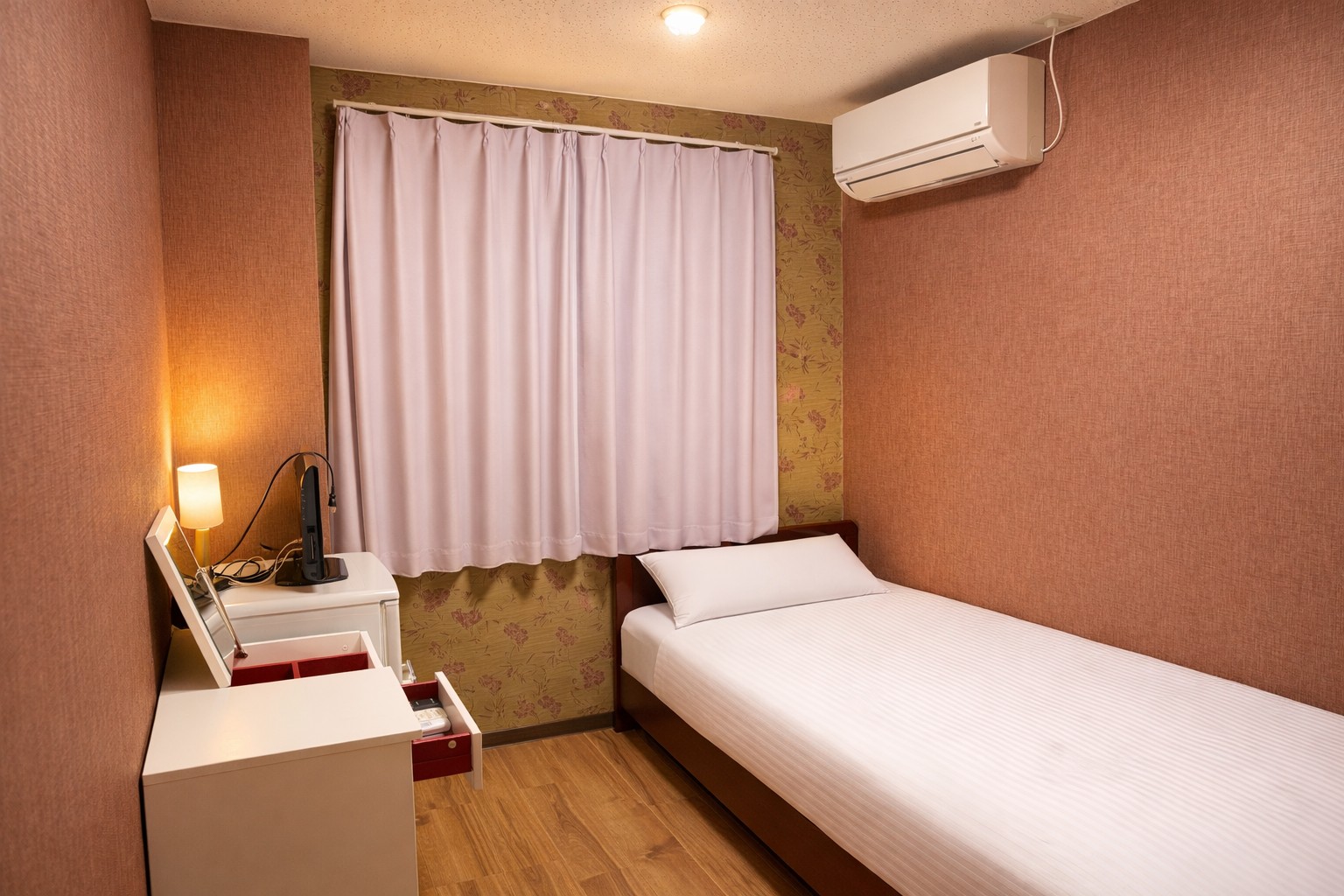 【禁煙】シングルルーム（バス・トイレ共用）