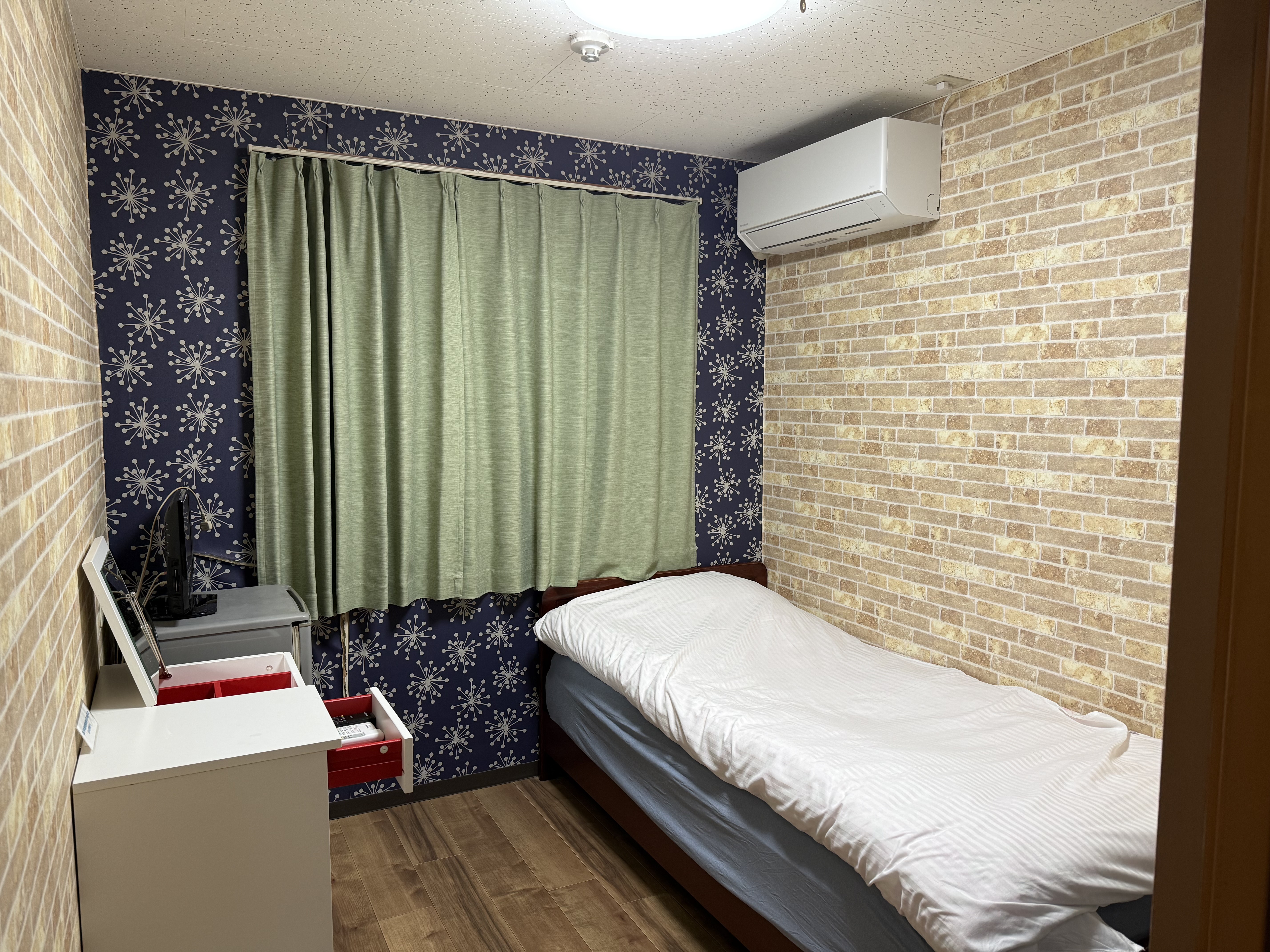 【禁煙】シングルルーム（バス・トイレ共用）