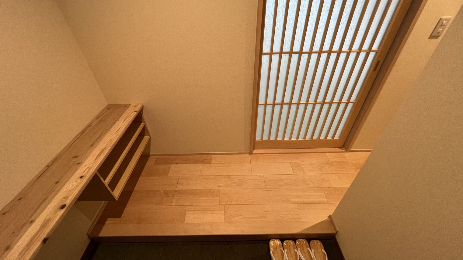 ツインセミダブルベッド付広々寛ぎ和室12畳