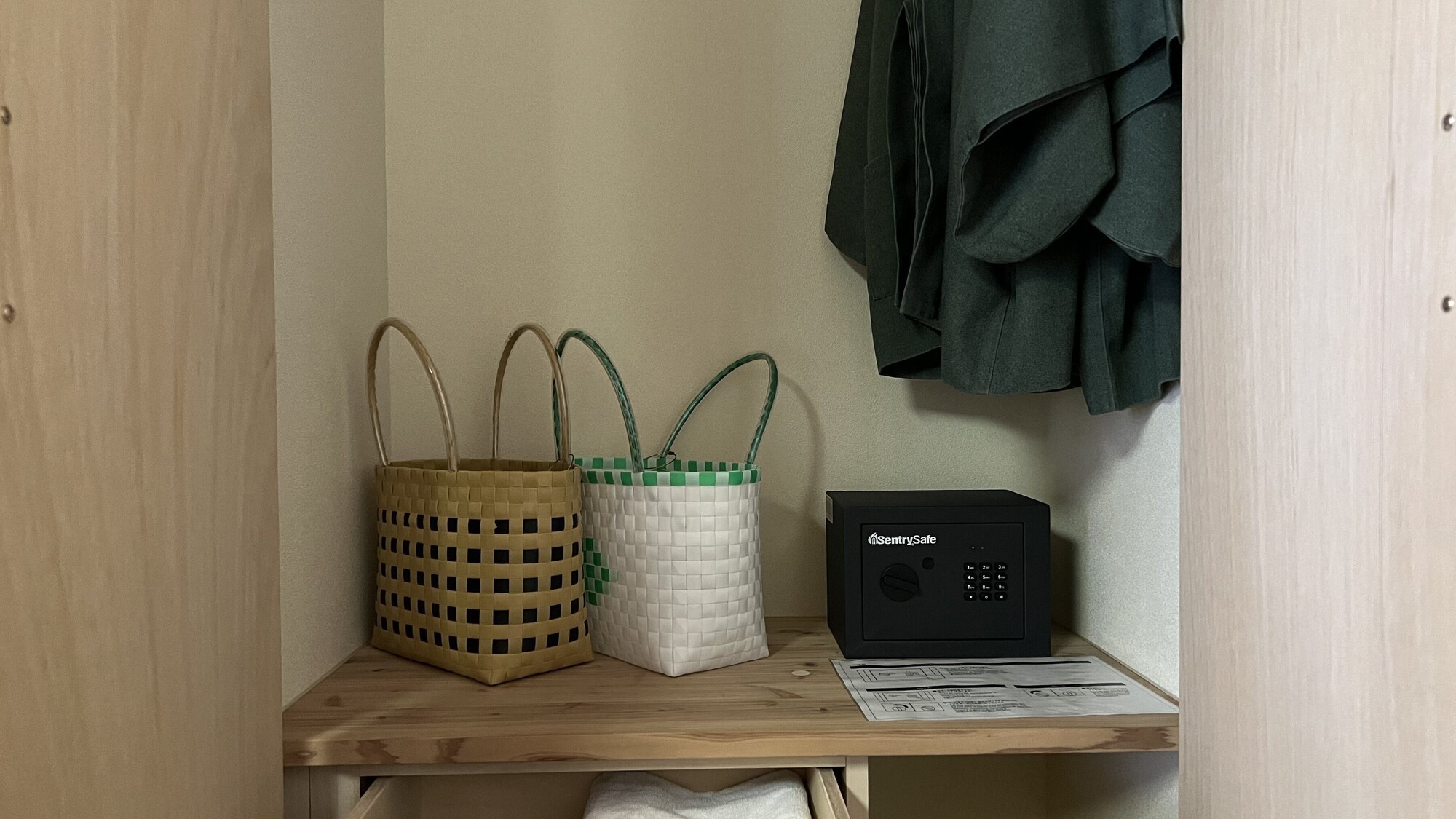 ツインセミダブルベッド付広々寛ぎ和室12畳