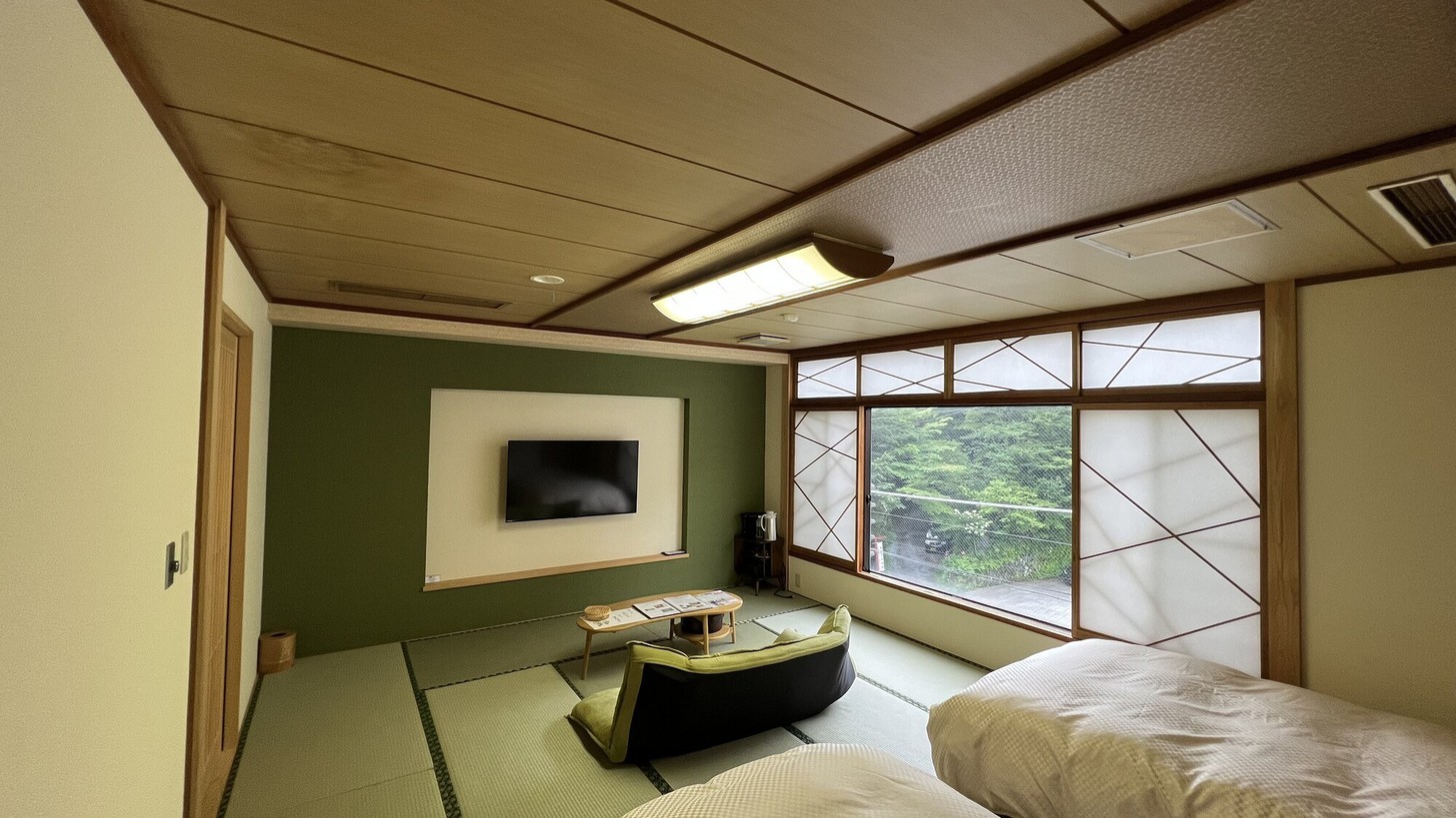 ツインセミダブルベッド付広々寛ぎ和室12畳