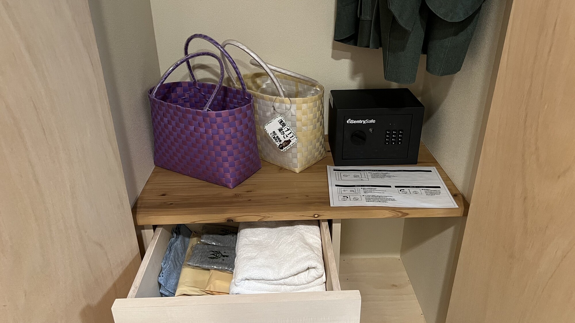 ツインセミダブルベッド＋ソファーベッド付和室12畳