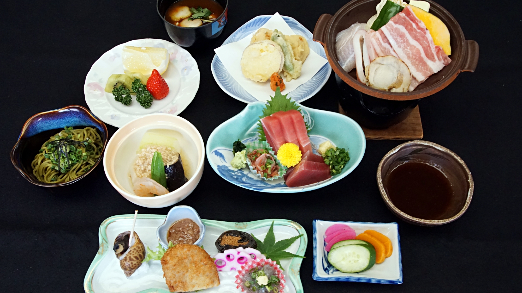 *お夕食「焼津づくし」カツオ、マグロ、桜えび、しらず等、焼津の旬の食材がいっぱい！