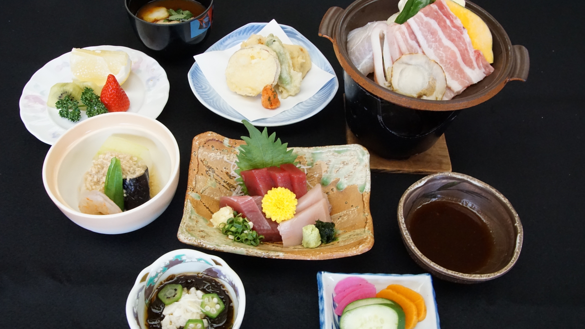 *お夕食「和食膳」駿河湾で捕れた新鮮な海の幸を使用し、一品一品丁寧にお作りした御膳です。