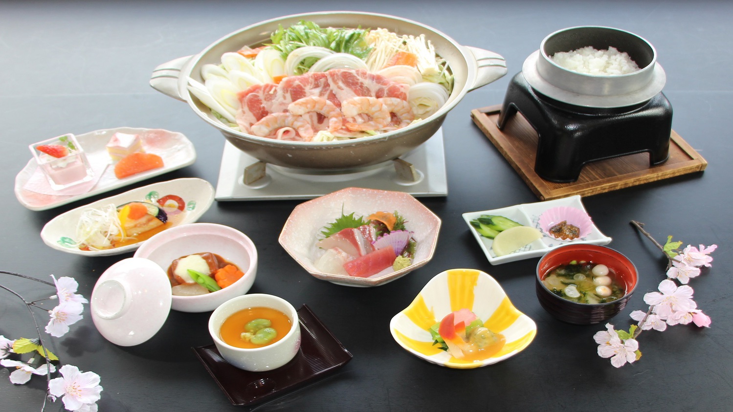 【1泊2食】スタンダードプラン！温泉・プール・フィンランドサウナ・マシンジム無料（3月〜5月）