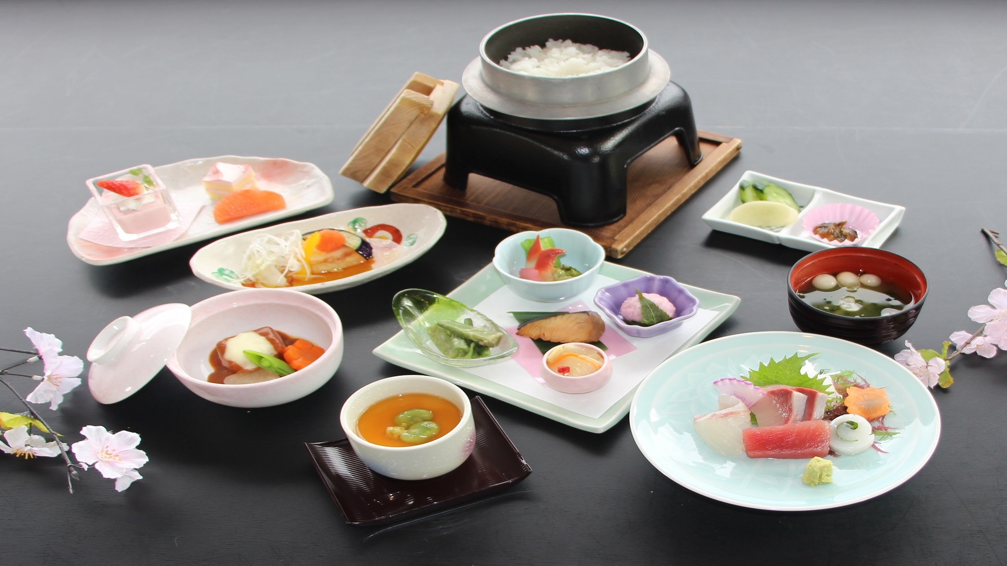 【1泊2食付】3種より選べる1品！ 全8品　 温泉・プール・ジム・駐車場無料（3月〜5月）