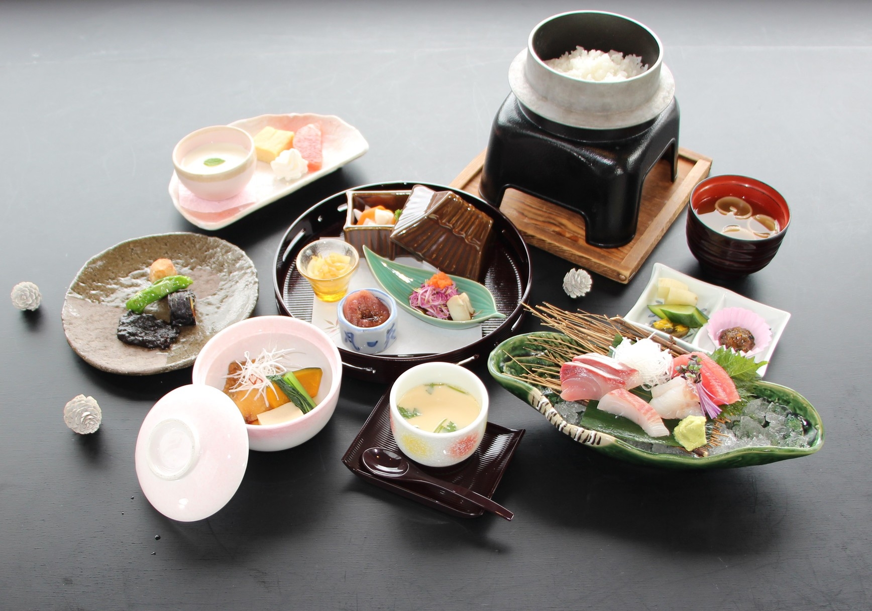 【1泊2食付】3種より選べる1品！ 全8品　 温泉・プール・ジム・駐車場無料（12月〜2月）