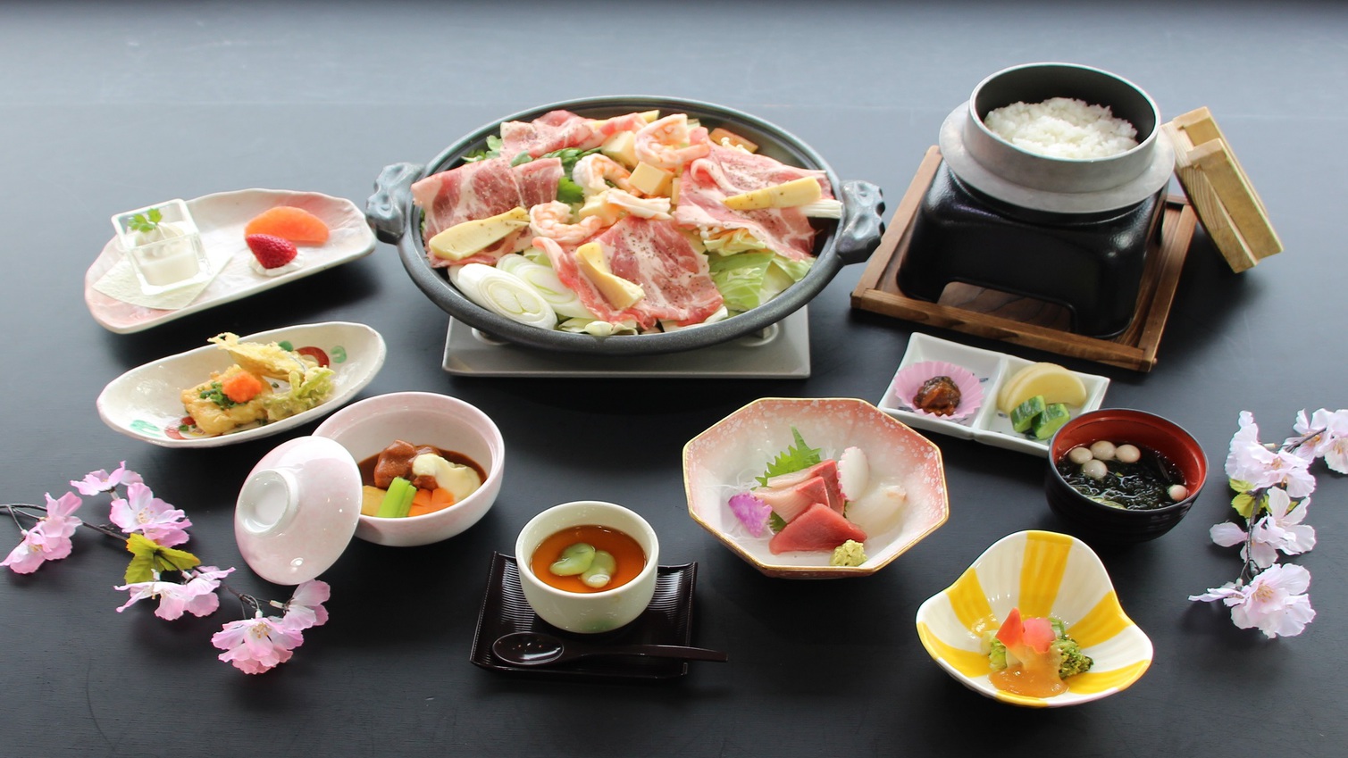 【1泊2食付き】スタンダードプラン！温泉・プール・フィンランドサウナ・マシンジム無料（3月〜5月）