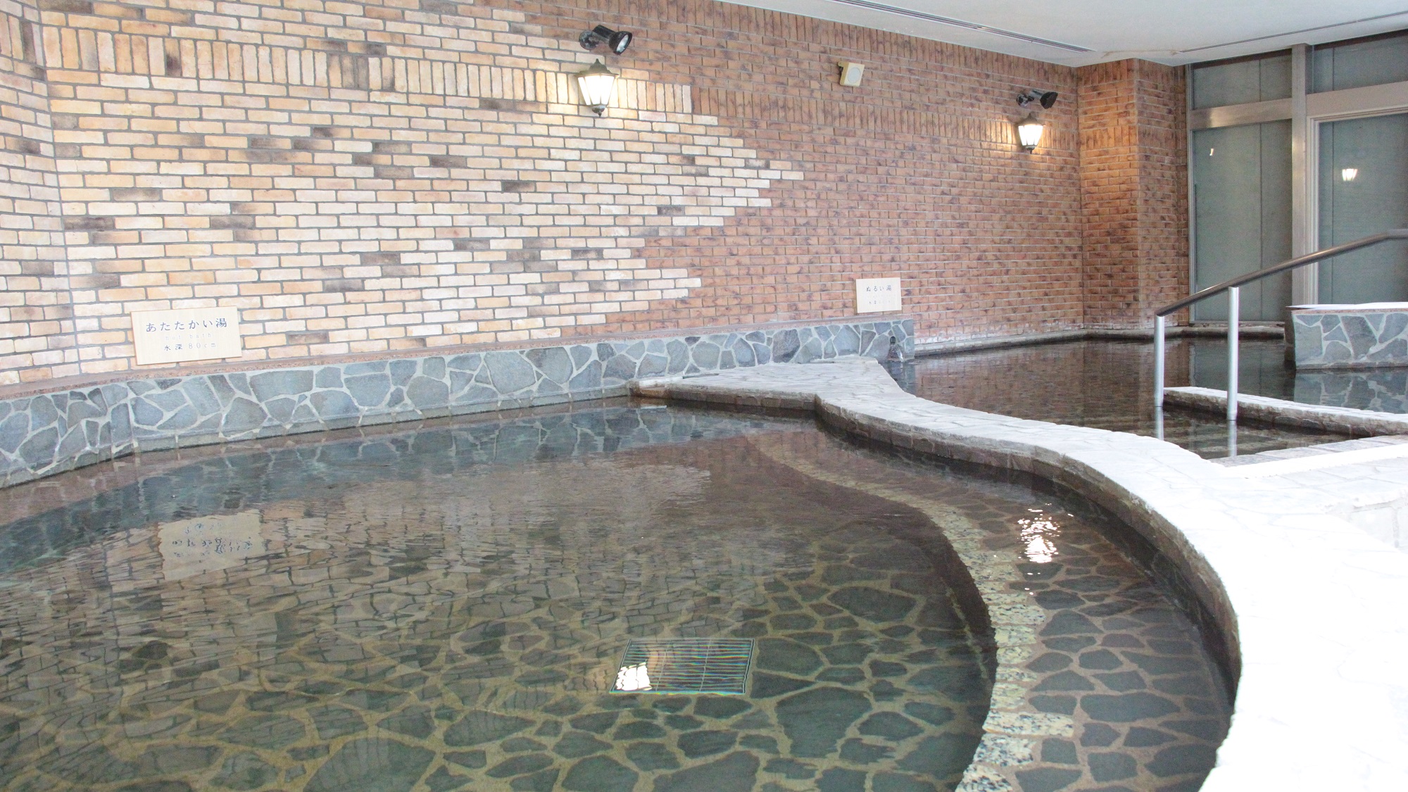 温泉浴槽（水着着用ゾーン）