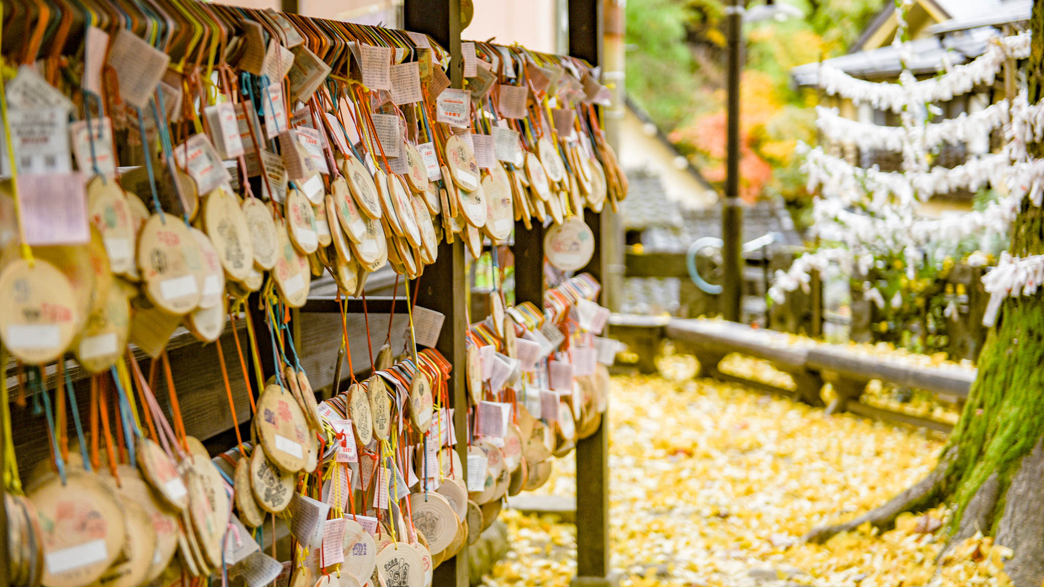 使い終えた入湯手形を、絵馬のように奉納できる静かなお堂