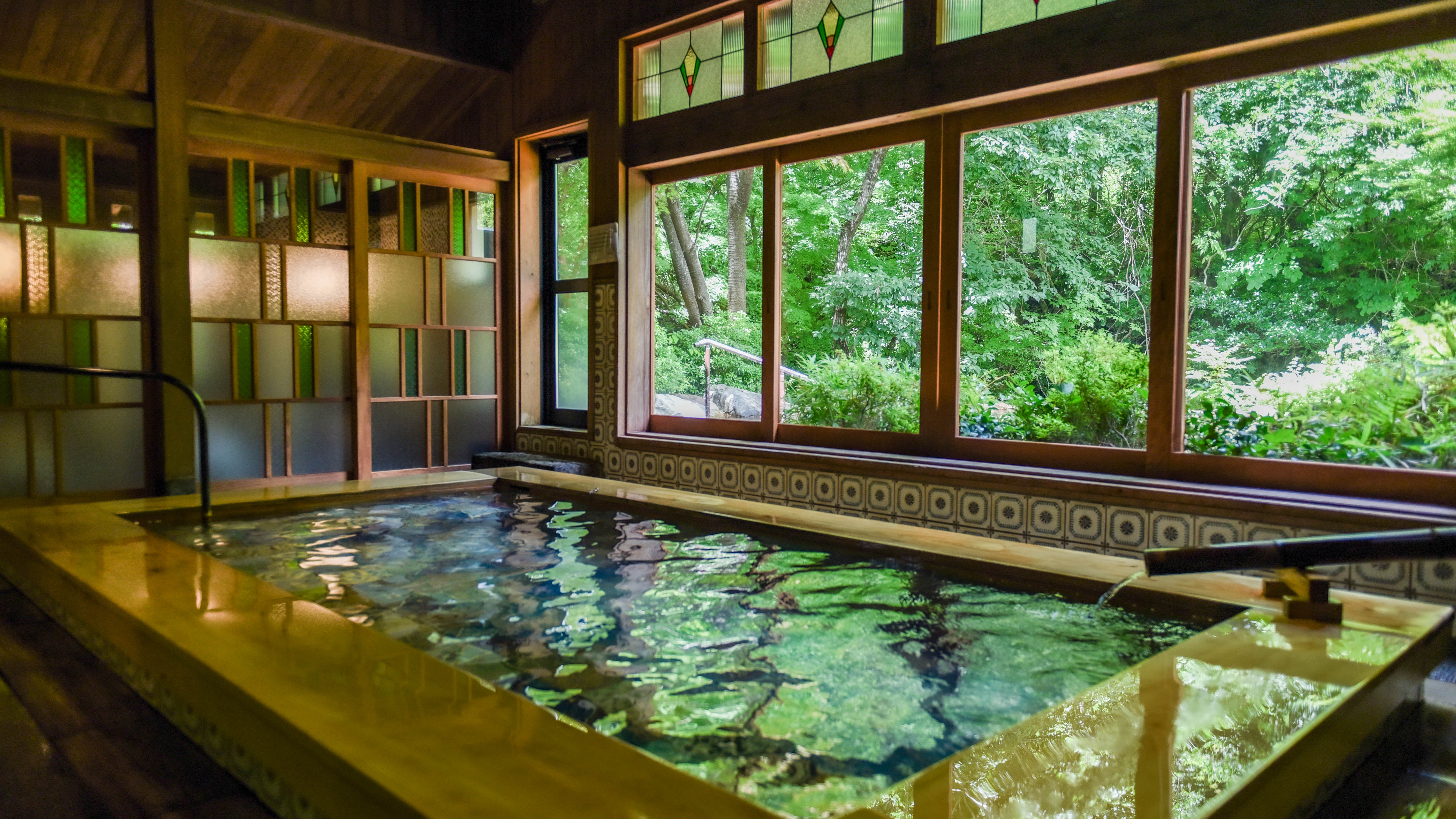 【女性専用】マジョリカタイルの内風呂